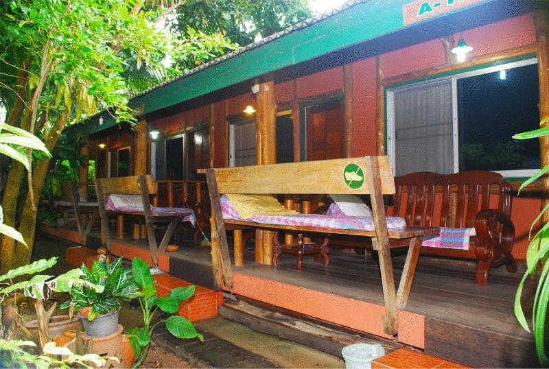Sukhothai Guest House Exterior photo